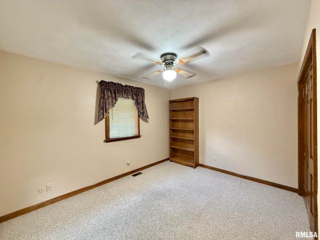 6708 N POST OAK Road, Peoria, IL 61615