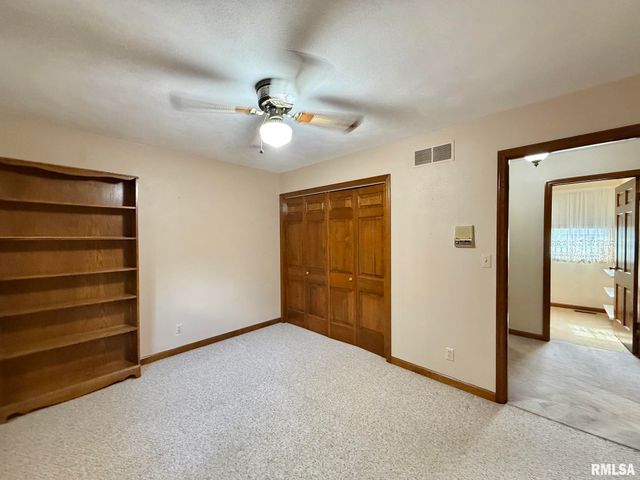 6708 N POST OAK Road, Peoria, IL 61615