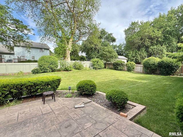 6708 N POST OAK Road, Peoria, IL 61615