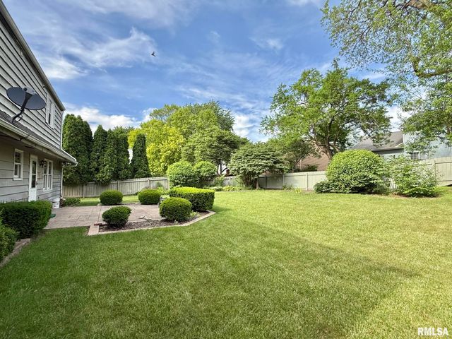 6708 N POST OAK Road, Peoria, IL 61615