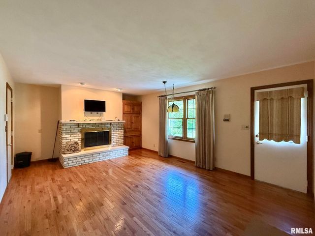 6708 N POST OAK Road, Peoria, IL 61615
