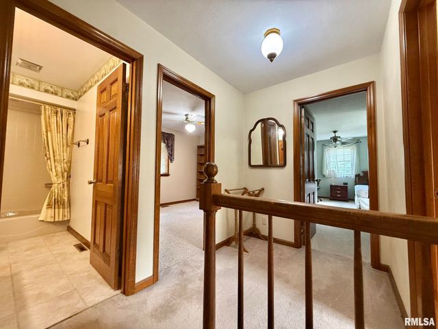 6708 N POST OAK Road, Peoria, IL 61615