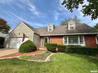 6708 N POST OAK Road, Peoria, IL 61615
