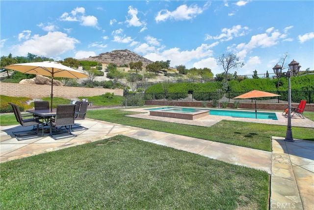 13033 Ridge Route Road, Riverside, CA 92503