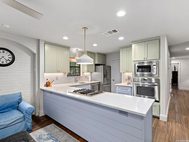 299 W EDGEWATER TER, New Braunfels, TX 78130