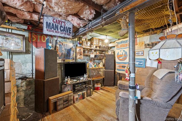 27 Elizabeth Drive, Bethpage, NY 11714