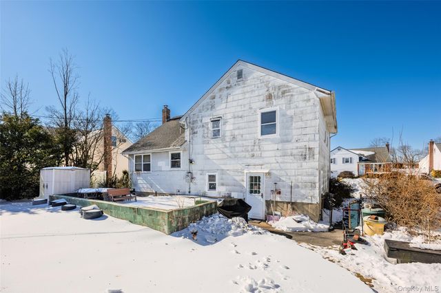 27 Elizabeth Drive, Bethpage, NY 11714