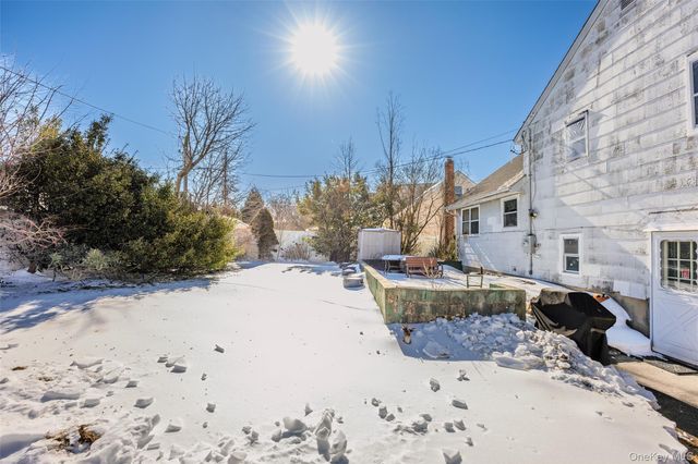 27 Elizabeth Drive, Bethpage, NY 11714