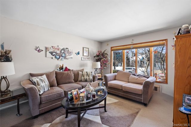 27 Elizabeth Drive, Bethpage, NY 11714