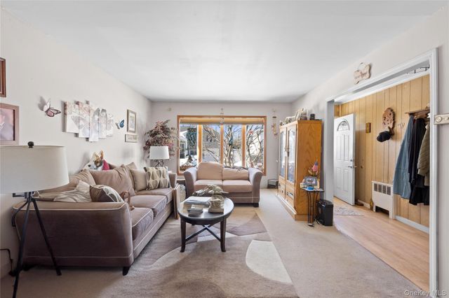 27 Elizabeth Drive, Bethpage, NY 11714