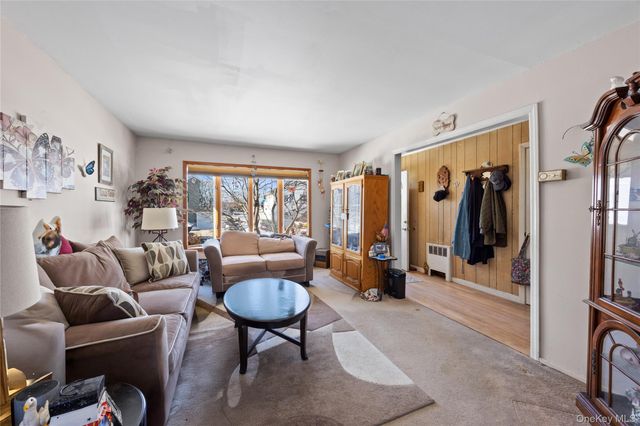 27 Elizabeth Drive, Bethpage, NY 11714