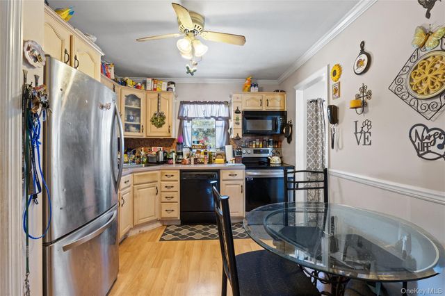 27 Elizabeth Drive, Bethpage, NY 11714