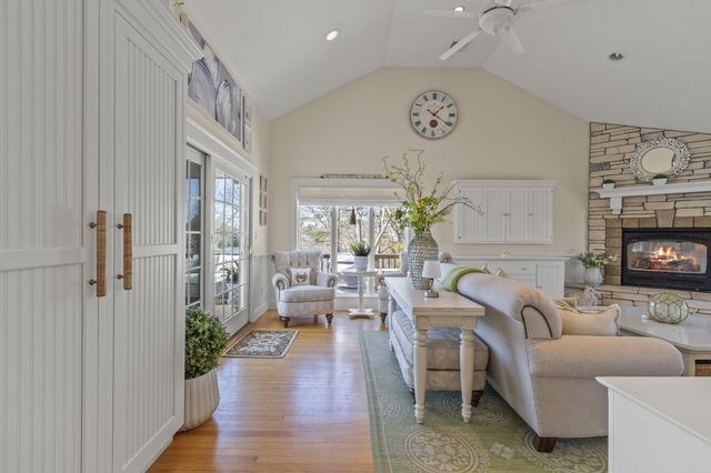 9 Fabyan Way, Buzzards Bay, MA 02532