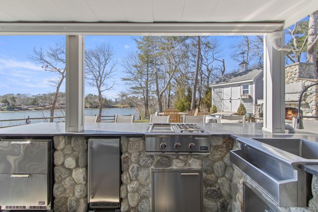 9 Fabyan Way, Buzzards Bay, MA 02532