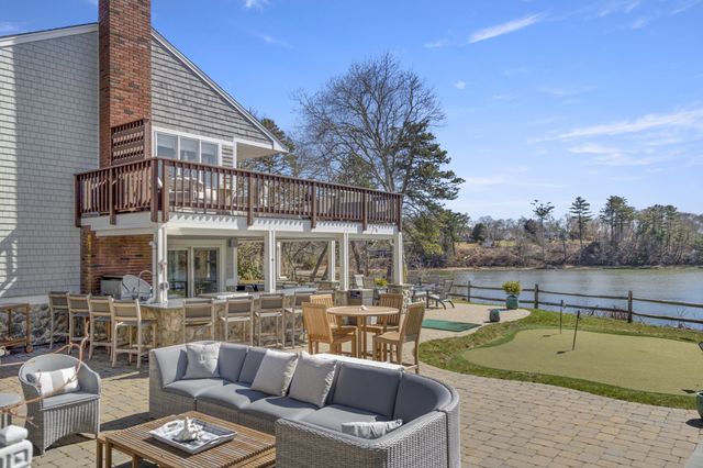 9 Fabyan Way, Buzzards Bay, MA 02532