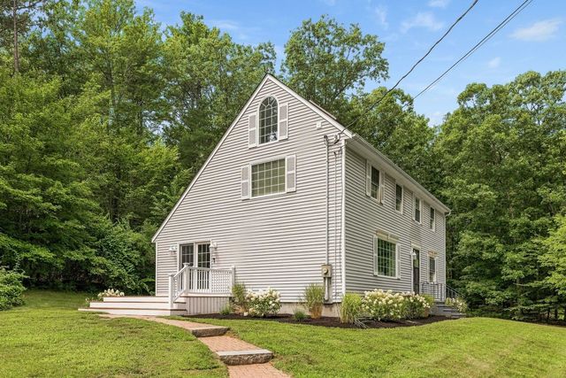 8 Brookhaven Road, Kingston, NH 03848
