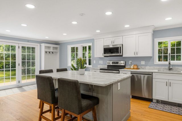 8 Brookhaven Road, Kingston, NH 03848