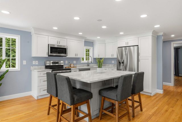 8 Brookhaven Road, Kingston, NH 03848