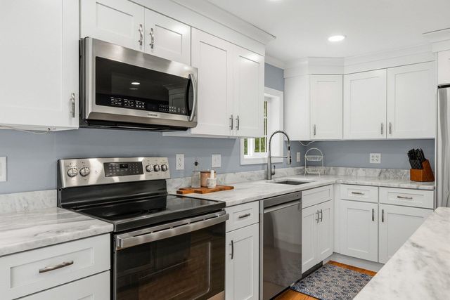 8 Brookhaven Road, Kingston, NH 03848