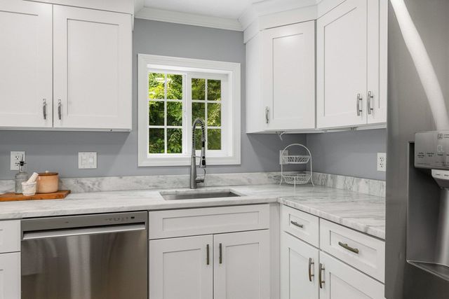 8 Brookhaven Road, Kingston, NH 03848