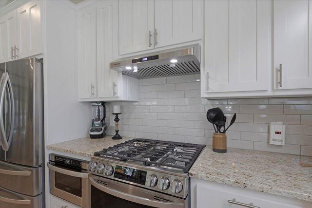 10 Holland Street, Pottsboro, TX 75076