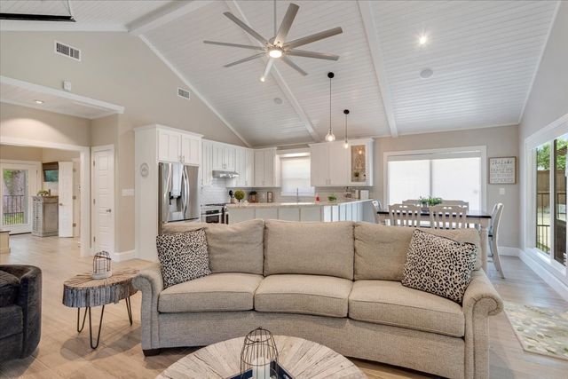 10 Holland Street, Pottsboro, TX 75076