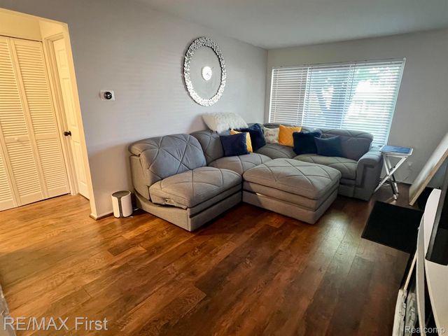 4859 MANSFIELD Avenue H-06, Royal Oak, MI 48073