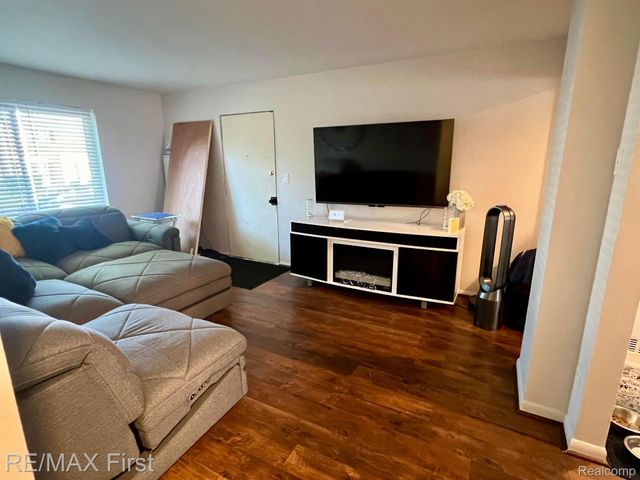 4859 MANSFIELD Avenue H-06, Royal Oak, MI 48073