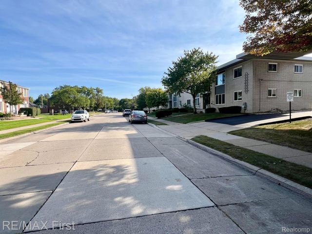 4859 MANSFIELD Avenue H-06, Royal Oak, MI 48073
