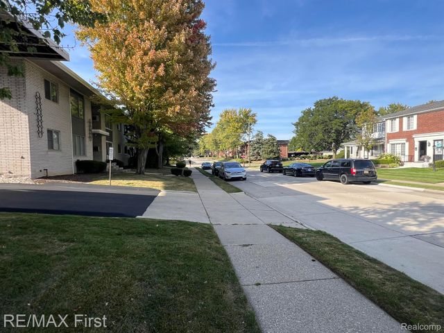 4859 MANSFIELD Avenue H-06, Royal Oak, MI 48073