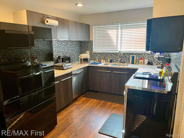 4859 MANSFIELD Avenue H-06, Royal Oak, MI 48073