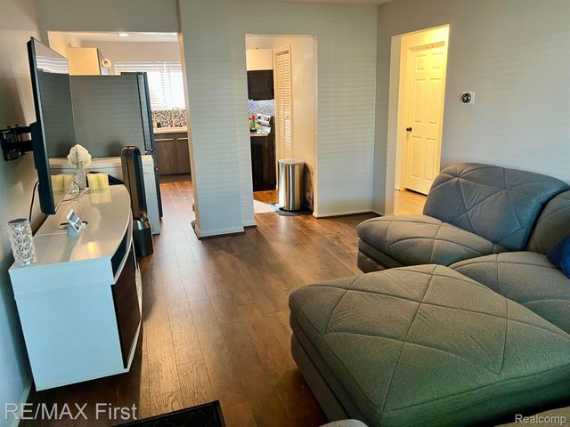 4859 MANSFIELD Avenue H-06, Royal Oak, MI 48073