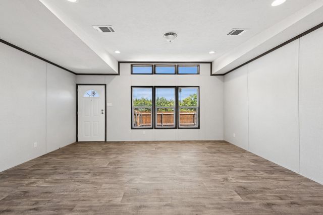 815 Thicket Trail, Granbury, TX 76048