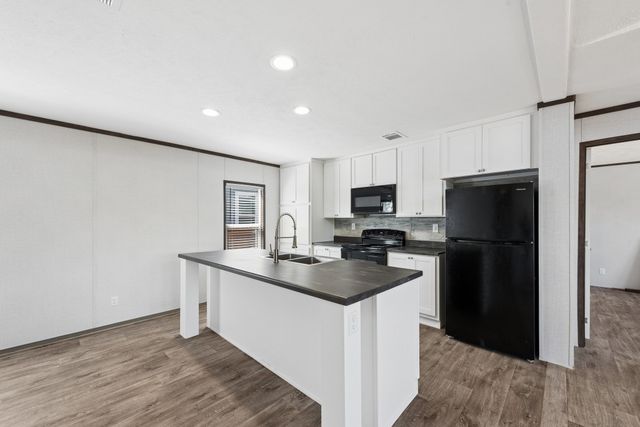 815 Thicket Trail, Granbury, TX 76048