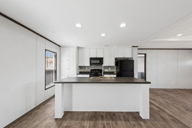 815 Thicket Trail, Granbury, TX 76048