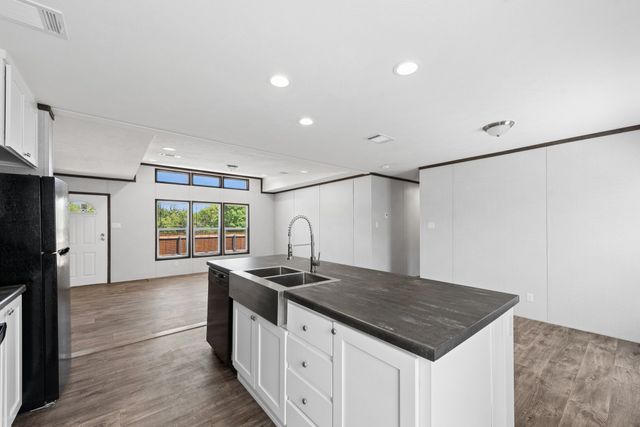 815 Thicket Trail, Granbury, TX 76048