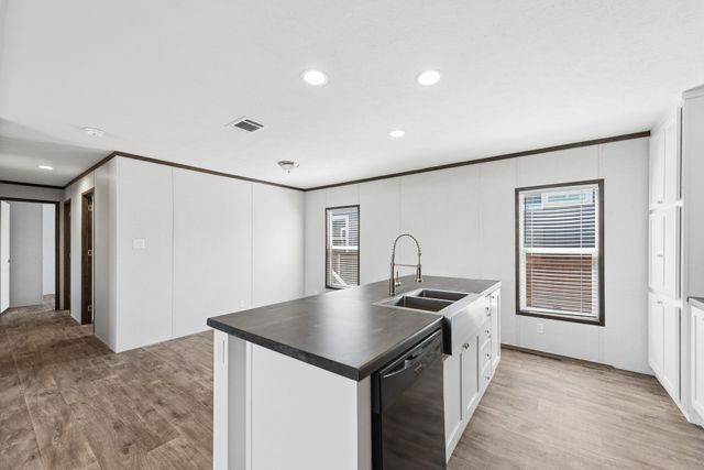 815 Thicket Trail, Granbury, TX 76048