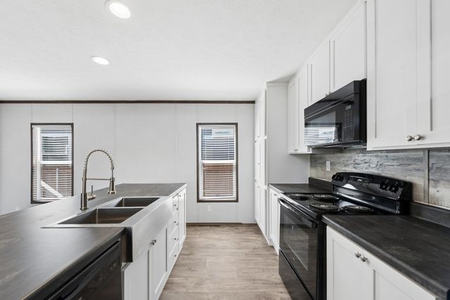 815 Thicket Trail, Granbury, TX 76048