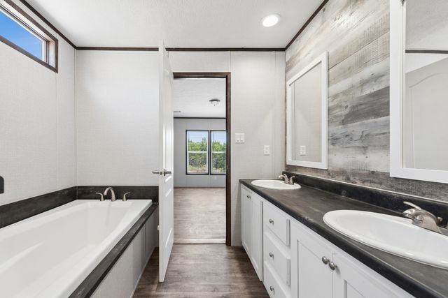 815 Thicket Trail, Granbury, TX 76048