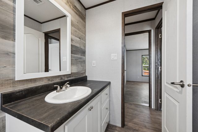815 Thicket Trail, Granbury, TX 76048
