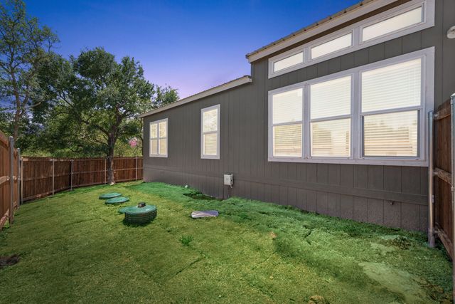 815 Thicket Trail, Granbury, TX 76048
