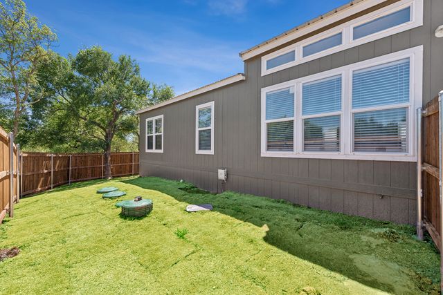 815 Thicket Trail, Granbury, TX 76048