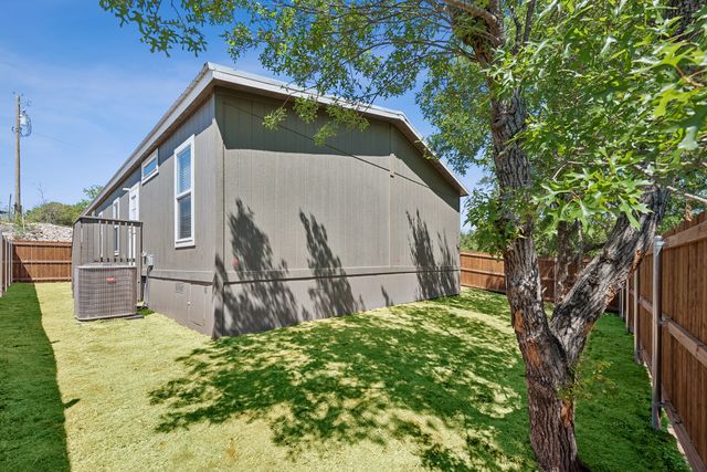 815 Thicket Trail, Granbury, TX 76048