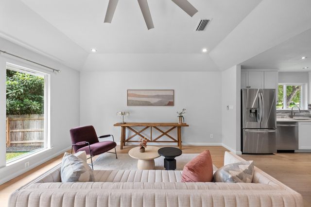 6104 Carry Back LN, Austin, TX 78746