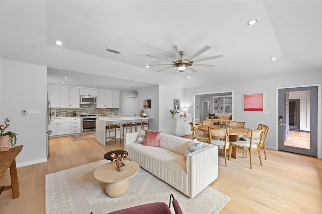 6104 Carry Back LN, Austin, TX 78746