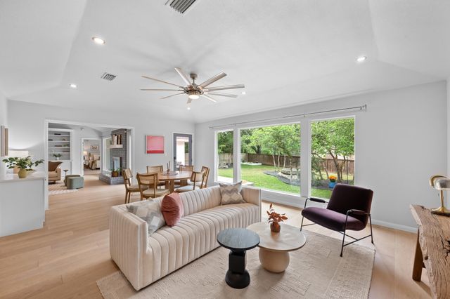 6104 Carry Back LN, Austin, TX 78746