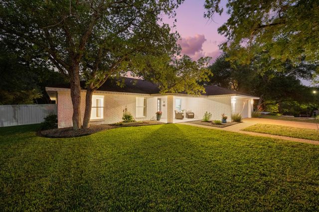 6104 Carry Back LN, Austin, TX 78746