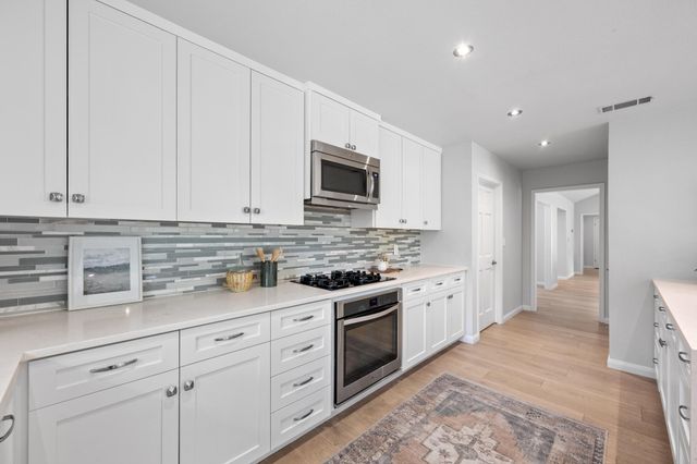 6104 Carry Back LN, Austin, TX 78746