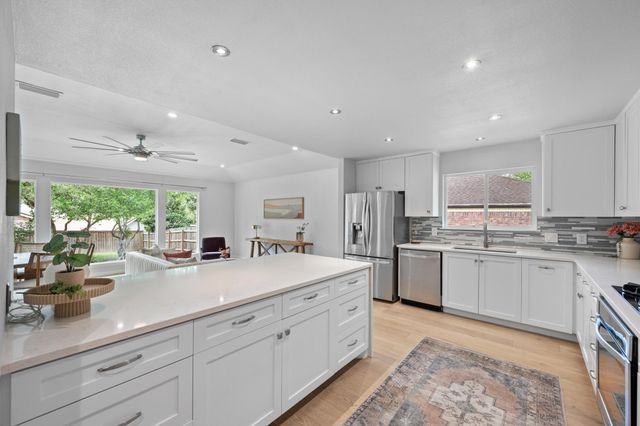 6104 Carry Back LN, Austin, TX 78746