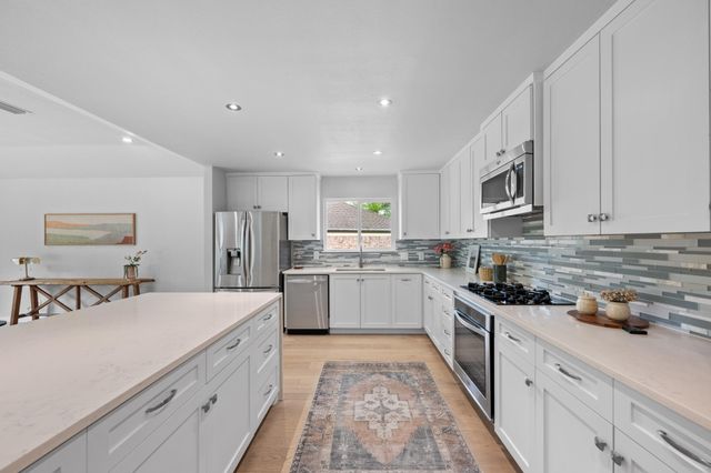 6104 Carry Back LN, Austin, TX 78746